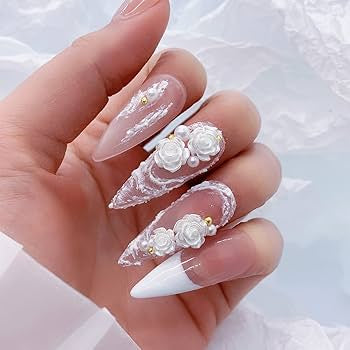 ورد ابيض بارز